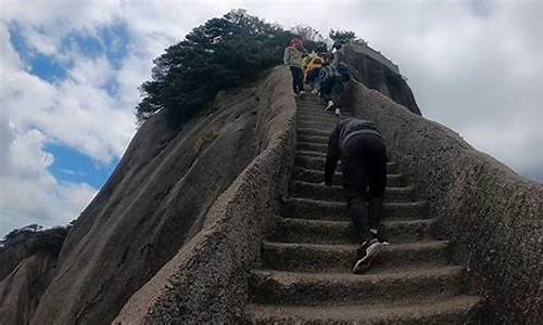 什么山能爬15天_什么山适合爬山